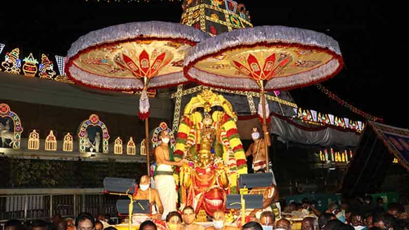 శ్రీవారి వాహనాల్లో, సేవకుల్లోనూ అగ్రగణ్యుడు గరుడుడు.