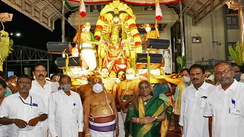 మంచి సంతానంతో కూడినటువంటి మాతృత్వాన్నే ప్రతి స్త్రీ ఆశిస్తుంటుంది ... ఆశపడుతుంటుంది. తమ పిల్లలు పరాక్రమవంతులై విజయాలు సాధించాలని కోరుకునే స్త్రీలకు అవసరమైన ఉత్తమమైన వ్రతమే 'గరుడపంచమి వ్రతం'. అన్నదమ్ములున్న యువతులు మాత్రమే 'శ్రావణ శుక్ల పంచమి' తిథిలో ఈ వ్రతమును చేయవలసి వుంటుంది.