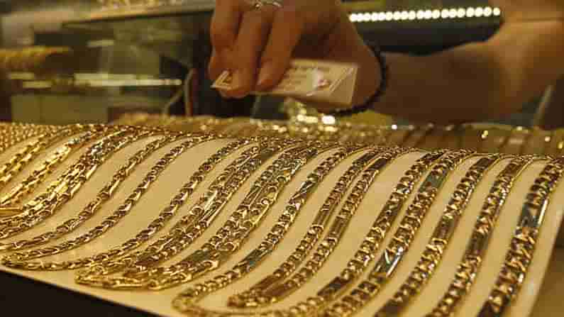 Gold Merchants: దేశవ్యాప్తంగా  సింబాలిక్ సమ్మె బంగారు ఆభరణాల వర్తకులు సిద్ధం.. ఎందుకంటే..