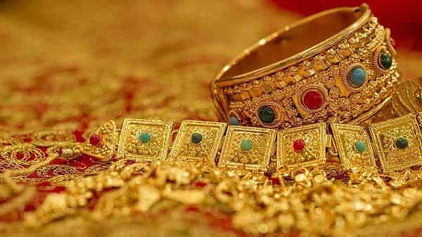 Gold Price Today: బంగారం కొనుగోలుదారులకు గుడ్న్యూస్.. దిగివస్తున్న పసిడి ధరలు..ఈ రోజు రేట్లు ఎలా ఉన్నాయంటే..