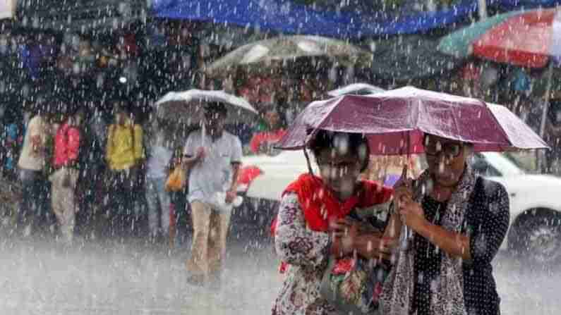 Heavy Rains: తెలుగు రాష్ట్రాల్లో దంచికొడుతున్న వానలు.. పొంగిపొర్లుతున్న వాగుులు, వంకలు.. ఇవాళ, రేపు పలుచోట్ల భారీ వర్షాలు..!