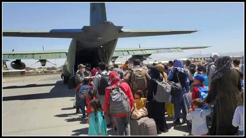 afghan crisis: కాబూల్ విమానాశ్రయం వద్ద పెను 'ఉగ్ర ముప్పు'..ఆఫ్ఘన్లు, విదేశీయులు తక్షణమే నిష్క్రమించాలన్న అమెరికా, బ్రిటన్ దేశాలు