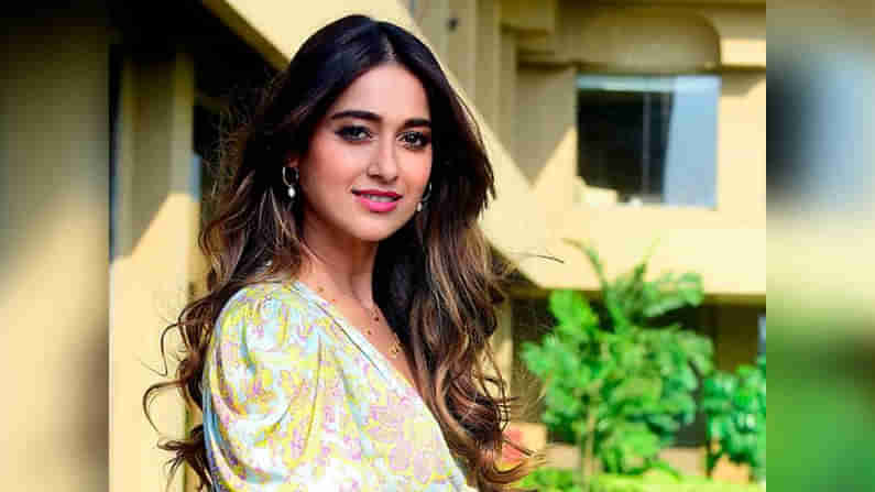 Ileana DCruz: రీఎంట్రీ ఇవ్వనున్న ఇలియానా.. రవితేజతో కలిసి స్టెప్పులేయనున్న గోవా బ్యూటీ..