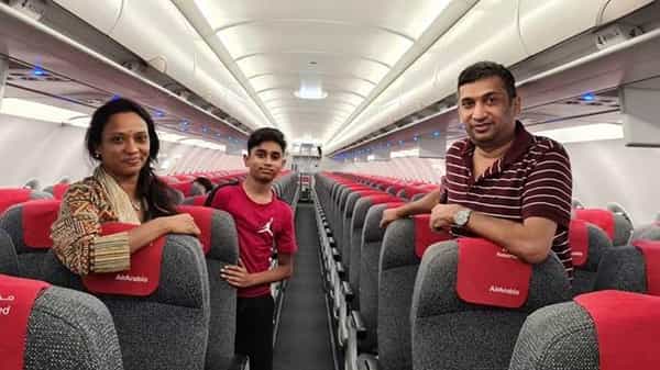 India - UAE flight: హైదారాబాద్ టు షార్జా... 180 మంది ప్రయాణించే విమానంలో ముగ్గురే ప్రయాణికులు.