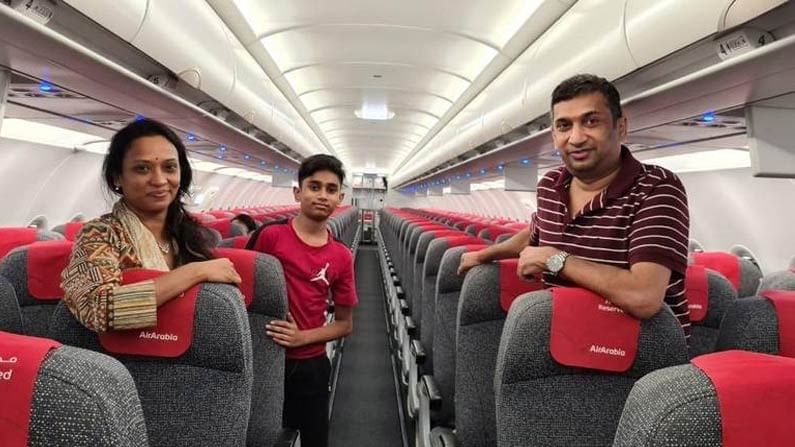 India - UAE flight: హైదారాబాద్‌ టు షార్జా... 180 మంది ప్రయాణించే విమానంలో ముగ్గురే ప్రయాణికులు.