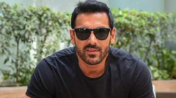John Abraham : ఈ హీరో యాక్టింగ్తో పాటు బిజినెస్లో కూడా బెస్ట్..! కోట్ల రూపాయలకు అధిపతి..?