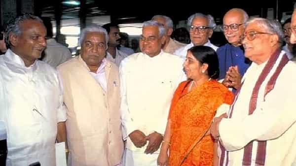 Kalyan Singh: వివాదాలతో సహవాసం అతడి జీవితం.. వాజ్పెయ్తో వైరం.. పార్టీ నుంచి బహిష్కరణలు..