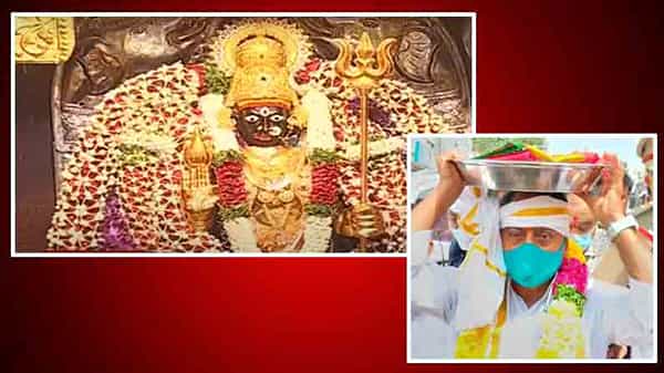 Lal Darwaja Bonalu: వైభవంగా హైదరాబాద్ బోనాలు.. మహంకాళి అమ్మవారికి పట్టువస్త్రాలు సమర్పించిన మంత్రి ఇంద్రకరణ్ రెడ్డి