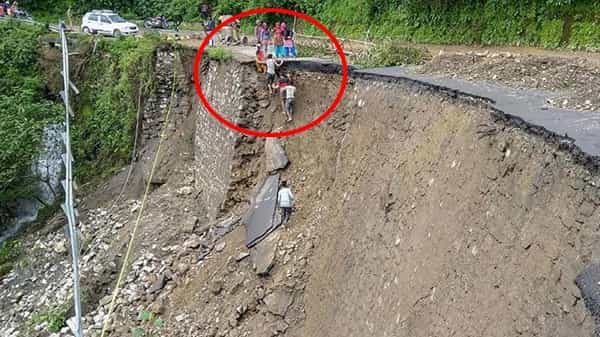 Uttarakhand landslide: ఉత్తరాఖండ్ను ముంచెత్తుతున్న వరదలు.. కొనసాగుతున్న ప్రకృతి బీభత్సం..రంగంలోకి NDRF బృందాలు..