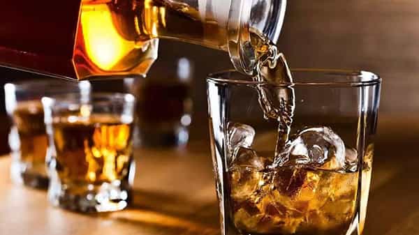 Liquor Sales: ఎక్కువగా చదువుకున్నారు మీరే ఇలా చేస్తే ఎలా బ్రో.. మత్తులో తూలుతున్న ఆ రాష్ట్ర ప్రజలు..