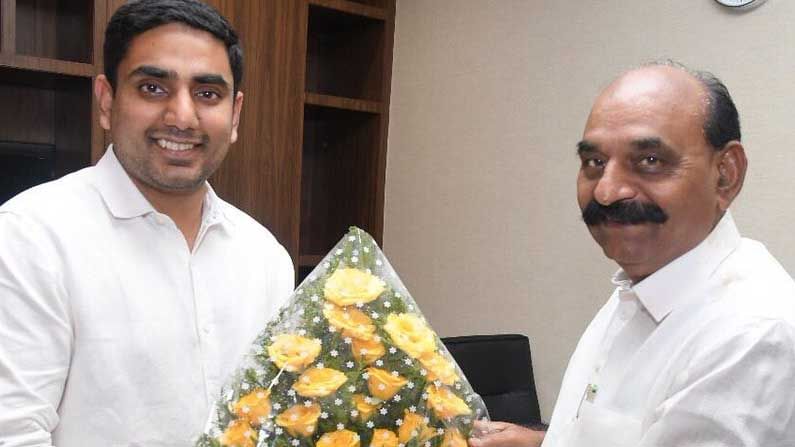 Nara Lokesh: వాళ్లకి జీతాలివ్వకుండా.. ఆ వేల కోట్ల అప్పులు ఎవ‌రి జేబుల్లో వేశారు.. ఆర్థిక నేరాల్లో ఉన్న అతను పీఏసీ సభ్యుడా?: నారా లోకేష్