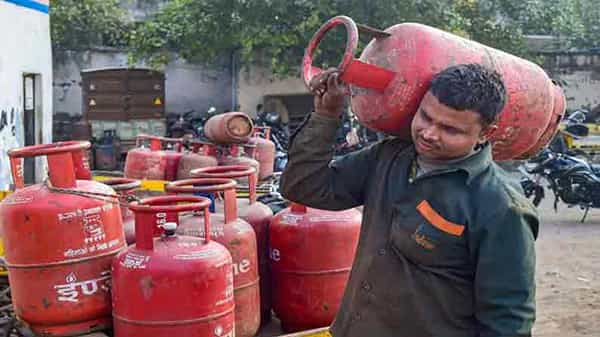 Gas Cylinder: ఎల్పీజీ వినియోగదారులకు గుడ్న్యూస్.. మీరు కోరిన సమయంలో డెలివరీ కోరుకునే ఛాన్స్..