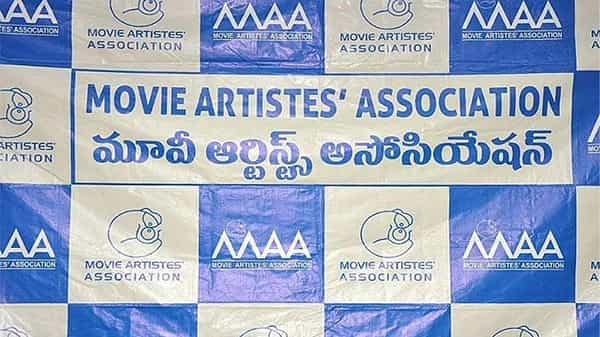 Maa Election: మా ఎన్నికల కోసం నైట్ పార్టీలు.. గ్రూప్ మెసేజ్లు.. సభ్యులను ప్రసన్నం చేసుకునే పనిలో ప్రకాశ్రాజ్