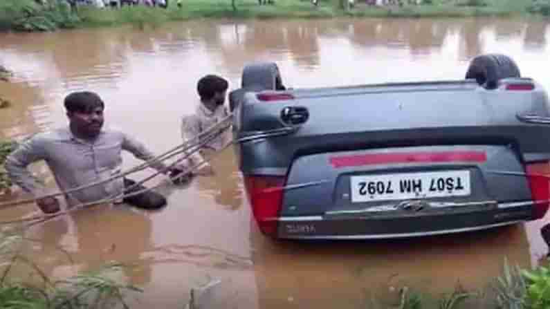 Vikarabad District: కారు గల్లంతు ఘటనలో డ్రైవర్‌ ఆచూకీ లభ్యం.. వరదలో చెట్టు కొమ్మ చిక్కడంతో