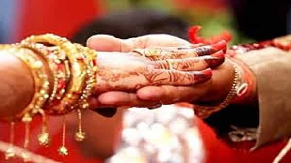 శోభనం రోజు భర్తను చూసి బిత్తరపోయిన భార్య..! కట్ చేస్తే పోలీస్ స్టేషన్లో ప్రత్యక్షం.. ఏం జరిగిందంటే..