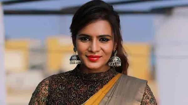 Meera Mithun: బిగ్బాస్ బ్యూటీపై మండిపడుతున్న నెటిజన్లు... 7 సెక్షన్ల కింద కేసు నమోదు.. ఇంతకీ ఏం చేసిందంటే..