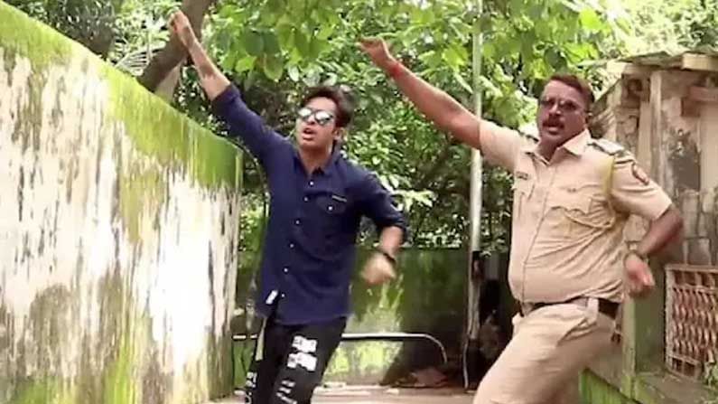 Mumbai Cop: ఈ పోలీసు అధికారి టాలెంట్ చూస్తే ఫిదా అయిపోవాల్సిందే.. నెట్టింట్లో హల్‌చల్ చేస్తున్న వీడియో..