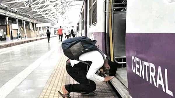Local Trains: ప్రయాణికులకు గుడ్ న్యూస్.. ఆర్థిక రాజధానిలో లోకల్ ట్రైన్ సర్వీసులు.. కానీ అనుమతి మాత్రం..
