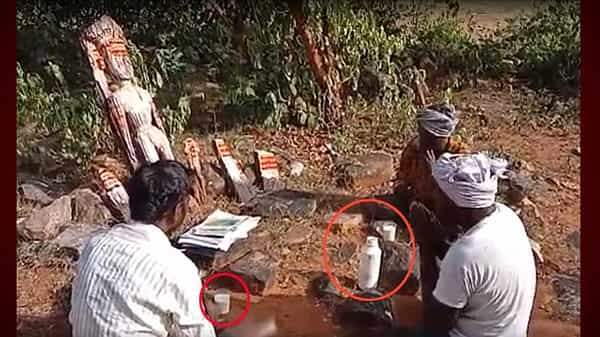 Tribes: నల్లమలలో ఆత్మహత్య చేసుకుంటాం.. గ్రామ దేవతలకు మొక్కి అడవిలోకి వెళ్లిన ముగ్గురు చెంచు రైతులు