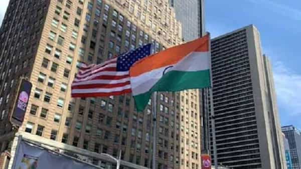 Independence Day: టైమ్స్ స్క్వేర్లో ఇండిపెండ్స్ డే సెలబ్రేషన్స్.. భారీ త్రివర్ణ పతాకాన్ని ఎగురవేసిన ప్రవాసాంధ్రులు