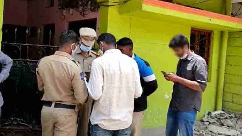 Online Dating app: ఆన్లైన్ డేటింగ్ యాప్ ద్వారా యువతితో వీడియో కాల్.. కట్ చేస్తే, ఘోరం !