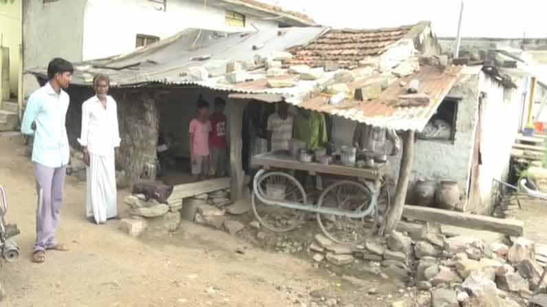 ఇలా పేపర్ ని గిన్నెలా చేసి పొయ్యి మీద పెట్టి టీ తయారు చేయడానికి ఒక సైన్స్ కిటుకు ఉందని స్థానిక నిపుణులు అంటున్నారు. కాగితం తడిపొడి కలయికతో జ్వలనం చేయడం వలెనే ఇది సాధ్యమైందని చెప్పారు.