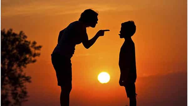 Parenting: మన ప్రవర్తనే పిల్లలకు మార్గదర్శి.. పిల్లల ముందు జాగ్రత్తగా వ్యవహరించడం తప్పనిసరి!