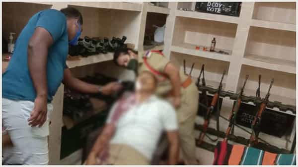 Constable Suicide: రేణిగుంటలో కానిస్టేబుల్ ఆత్మహత్య.. డ్యూటీలో ఉండగా గన్తో కాల్చుకుని..