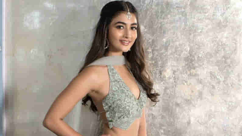 Pooja Hegde : అగ్రహీరోలకు ఈ అమ్మడే మొదటి ఆప్షన్.. మూడు భాషల్లో బుట్టబొమ్మ హవా..