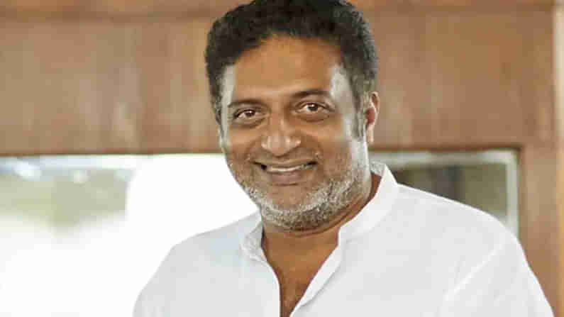 Prakash Raj: హాస్పిటల్ బెడ్ పై నుంచే ఆసక్తికర ట్వీట్ చేసిన ప్రకాష్ రాజ్.. మ్యాటరెంటంటే..