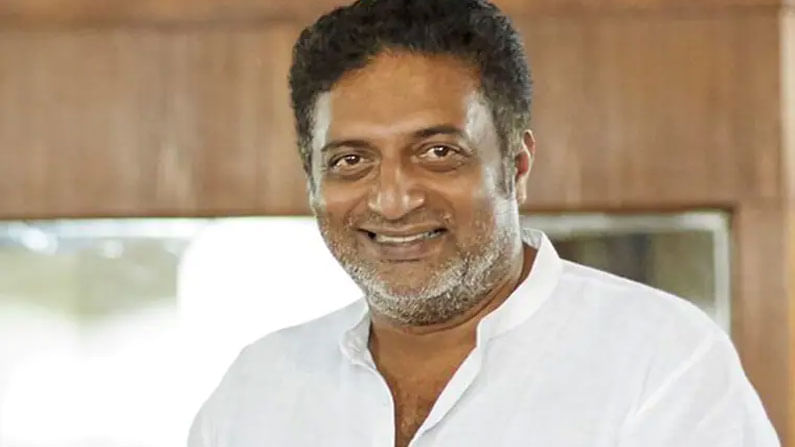 Prakash Raj: హాస్పిటల్ బెడ్ పై నుంచే ఆసక్తికర ట్వీట్ చేసిన ప్రకాష్ రాజ్.. మ్యాటరెంటంటే..