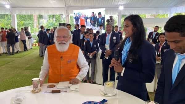 PM Modi: టోక్యో ఒలింపిక్స్ క్రీడాకారులతో ప్రధాని మోడీ ముచ్చట్లు.. సోషల్ మీడియాలో వీడియో వైరల్ - Watch Video