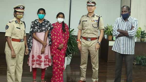 AP Crime News: డీజీపీని కలిసిన రమ్య ఫ్యామిలీ.. తమను వేధిస్తున్నవారిపై చర్యలు తీసుకోవాలని విన్నపం