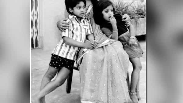 Rare Photo: ఈ ఫొటోలో కనిపిస్తోన్న బాలుడు ఇప్పుడు ఓ రాష్ట్ర సీఎం.. ఎవరో గుర్తుపట్టారా.?