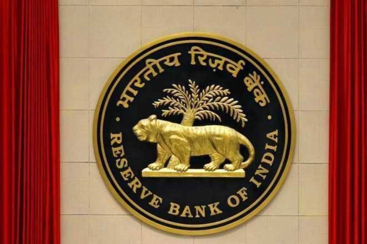 RBI Curbs: మరో బ్యాంకుపై రిజర్వ్‌ బ్యాంక్‌ ఆంక్షలు.. ఇక నుంచి ఈ బ్యాంకు నుంచి ఖాతాదారులు రూ.1000 కంటే ఎక్కువ విత్‌డ్రా చేయలేరు..!