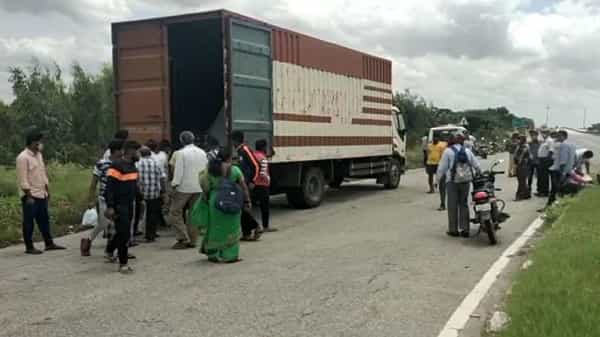 కర్నాటకలో సెల్ ఫోన్స్ కంటైనర్ చోరీ.. 6 కోట్ల విలువైన మొబైల్ ఫోన్స్ని ఎత్తుకెళ్లిన దొంగలు..