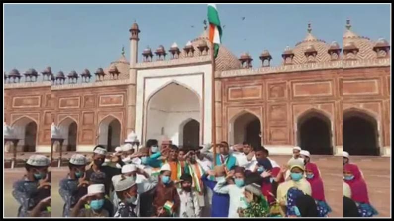 Flag on Mosque: ఆగ్రాలో మసీదుపై ఎగిరిన జాతీయ జెండా..బీజేపీ నేతకు బెదిరింపులు..