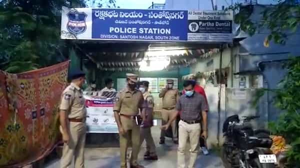 Hyderabad: హైదరాబాద్లో గ్యాంగ్ రేప్ కలకలం.. ఆటో ఎక్కిన యువతిని నిర్మానుష్య ప్రాంతానికి తీసుకెళ్లి..