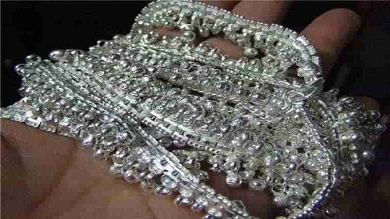 Silver Price Today: తగ్గిన వెండి ధరలు.. హైదరాబాద్‏లో 10 గ్రాముల సిల్వర్ రేట్ ఎంత ఉందంటే..