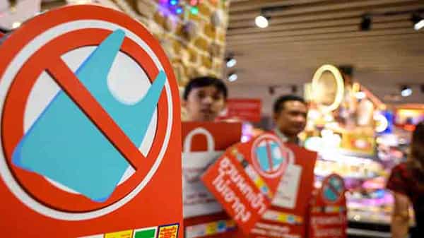 Plastic Ban: కేంద్ర సర్కార్ సంచలన నిర్ణయం.. సింగిల్ యూజ్ ప్లాస్టిక్ వస్తువులపై నిషేధం.. ఎప్పటి నుంచి అమలు అంటే..?