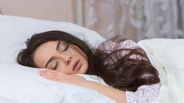 Sleeping Vastu Tips: ప్రశాంతంగా నిద్రపోవాలంటే ఈ టిప్స్ పాటించండి.. మీరు సరిగ్గా నిద్రపోతారు..