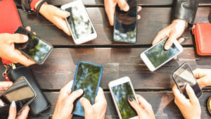 Smart Phones: రూ. పది వేల లోపు స్మార్ట్‌ఫోన్‌ను కొనాలని ప్లాన్‌ చేస్తున్నారా.? అయితే బెస్ట్‌ ఫోన్‌లపై ఓ లుక్కేయండి..