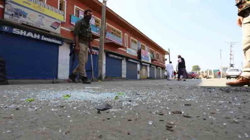 Srinagar Grenade Attack: శ్రీనగర్ లాల్‌చౌక్ వద్ద ఉగ్రవాదుల గ్రనేడ్ దాడి.. ఐదుగురు పౌరులకు తీవ్ర గాయాలు..!