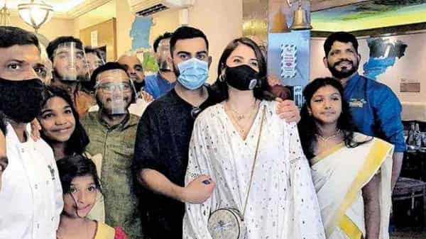 Virat Kohli: కేరళ రెస్టారెంట్లో సందడి చేసిన విరాట్ కోహ్లీ, అనుష్క శర్మ..!