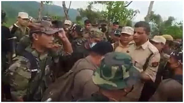 Assam-Mizoram: అస్సాం-మిజోరాం మధ్య మళ్ళీ బార్డర్ రగడ.. నాలుగు లారీలు ధ్వంసం