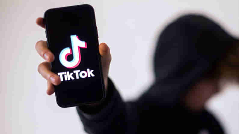 Tiktok: భారత్‌లో నిషేధంలో ఉన్నా జోరు తగ్గని టిక్‌టాక్‌.. ఫేస్‌బుక్‌ను వెనక్కి నెట్టి మరీ, కొత్త రికార్డు..