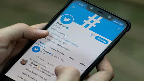 Twitter: మరోసారి ట్విటర్ కీలక నిర్ణయం.. ఖాతాదారులకు బ్లూటిక్ నిలిపివేస్తూ నిర్ణయం.. ఎందుకంటే..