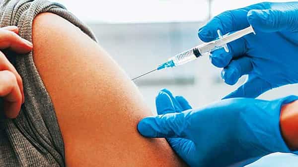 Covid Vaccine Mixing: కరోనా కట్టడిలో మరో కీలక పరిణామం.. ఆ రెండు వ్యాక్సిన్ల మిక్సింగ్పై కేంద్రం పరిశీలన