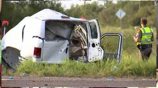 US Accident: టెక్సాస్లో వలసదారులతో వెళ్తున్న వ్యాన్ బోల్తా.. పది మంది మృతి, పలువురికి తీవ్ర గాయాలు