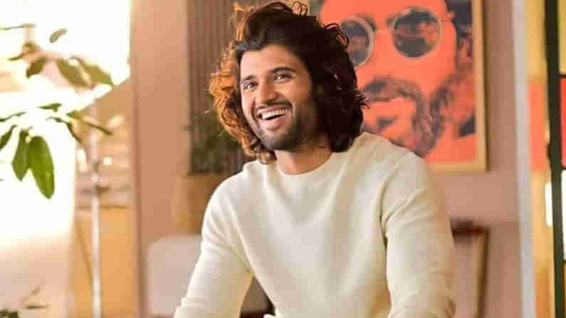 Vijay Devarakonda: వర్క్ ఫ్రమ్ హోమ్ చేస్తున్న విజయ్ దేవరకొండ.. యూవర్ బాయ్ ఈజ్ బ్యాక్ అంటున్న హీరో..